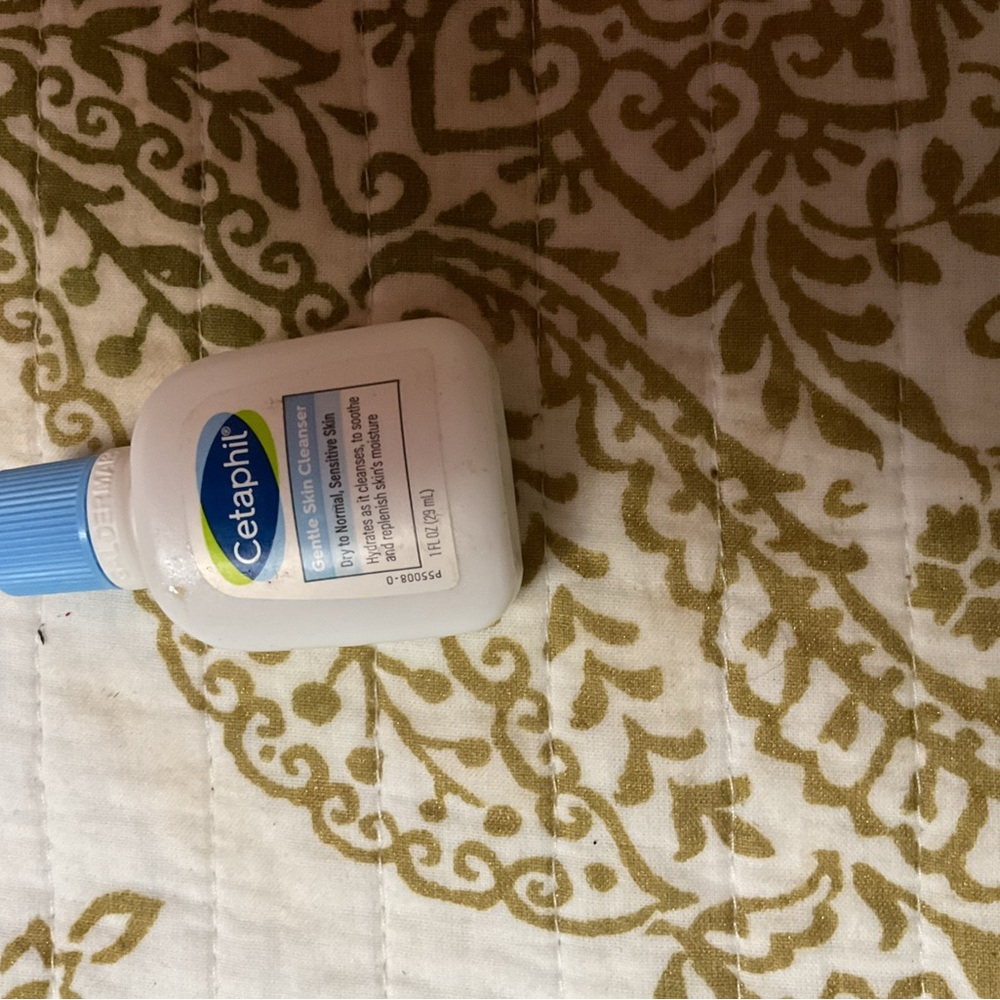 Dr Teal's Pink Himalayan Foaming Bath and other assorted hygiene items. - Picture 9 of 10